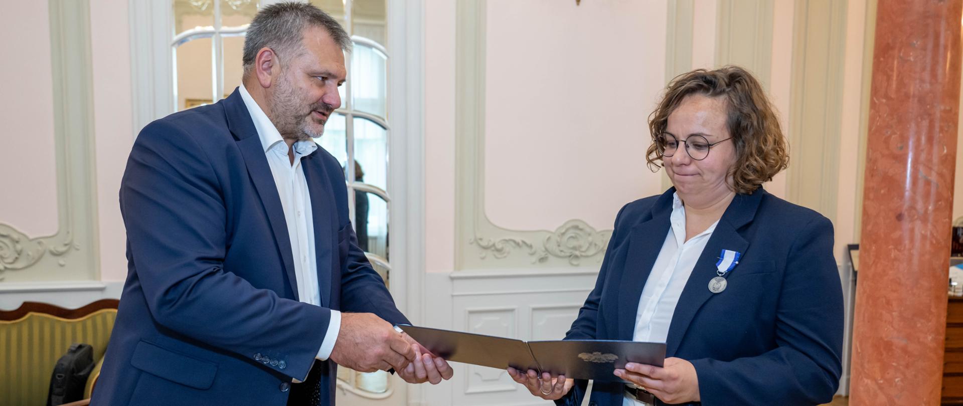 Wręczenie Odznaki Honorowej za Zasługi dla Wymiaru Sprawiedliwości pani Joannie Grabarczyk-Anders