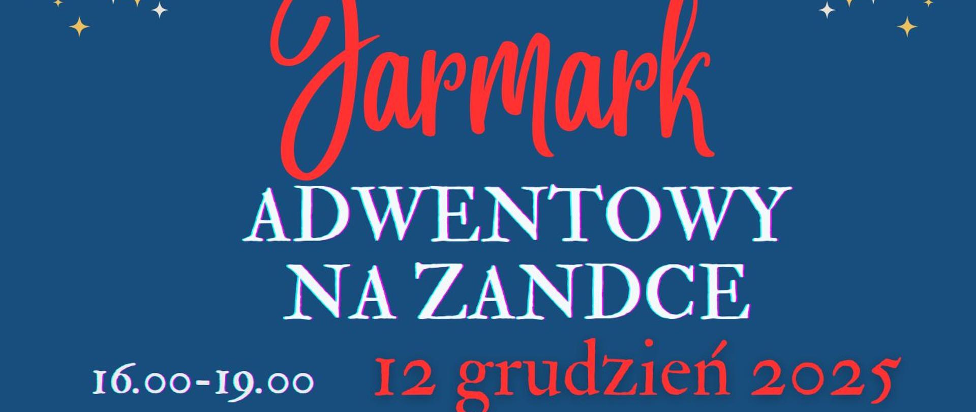 Plakat zapowiada Jarmark Adwentowy na Zandce 12 grudnia 2025, z grafiką bombki świątecznej na granatowym tle. Zawiera informacje o atrakcjach (gastronomia, rękodzieło, pokój Mikołaja, warsztaty) oraz o występach artystycznych i miejscu wydarzenia. Na dole widoczne są logotypy organizatorów i partnerów.