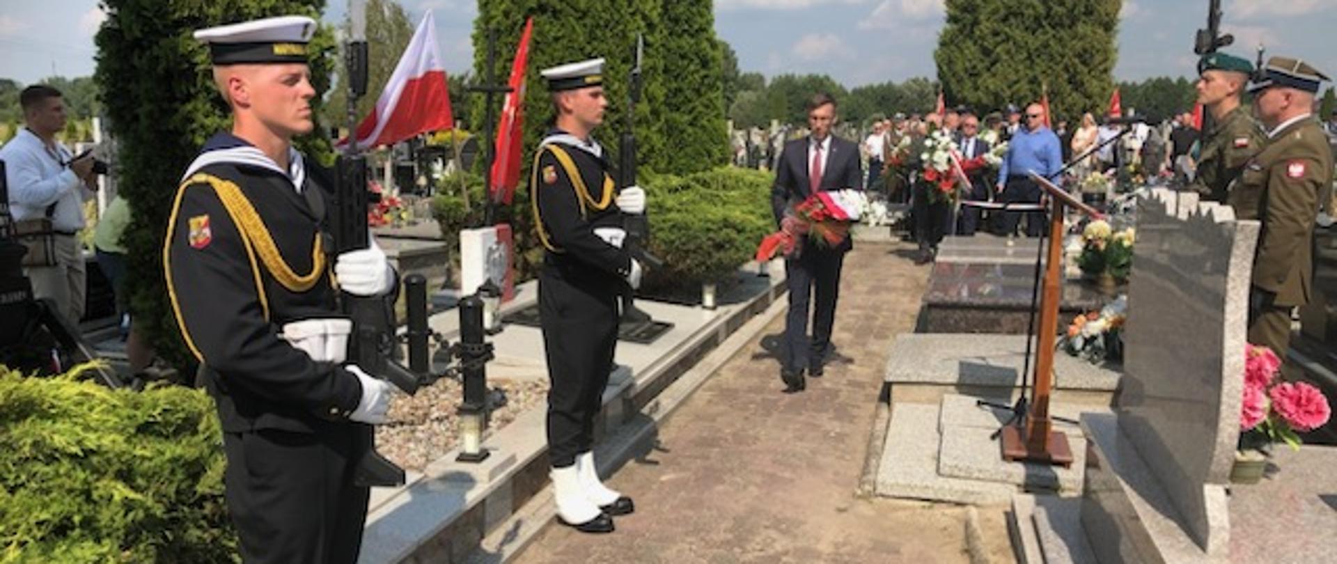 Uroczystość w hołdzie marynarzom i ułanom poległym na ziemi rzekuńskiej