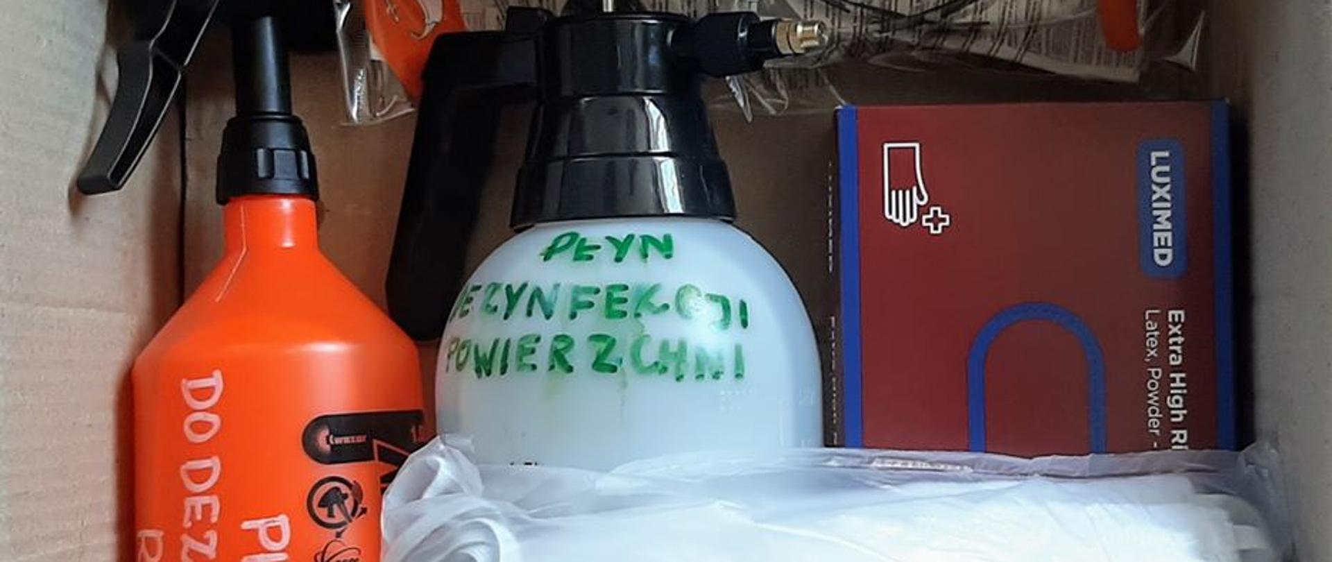 Paczka z płynami dezynfekującymi, rękawiczkami itp.