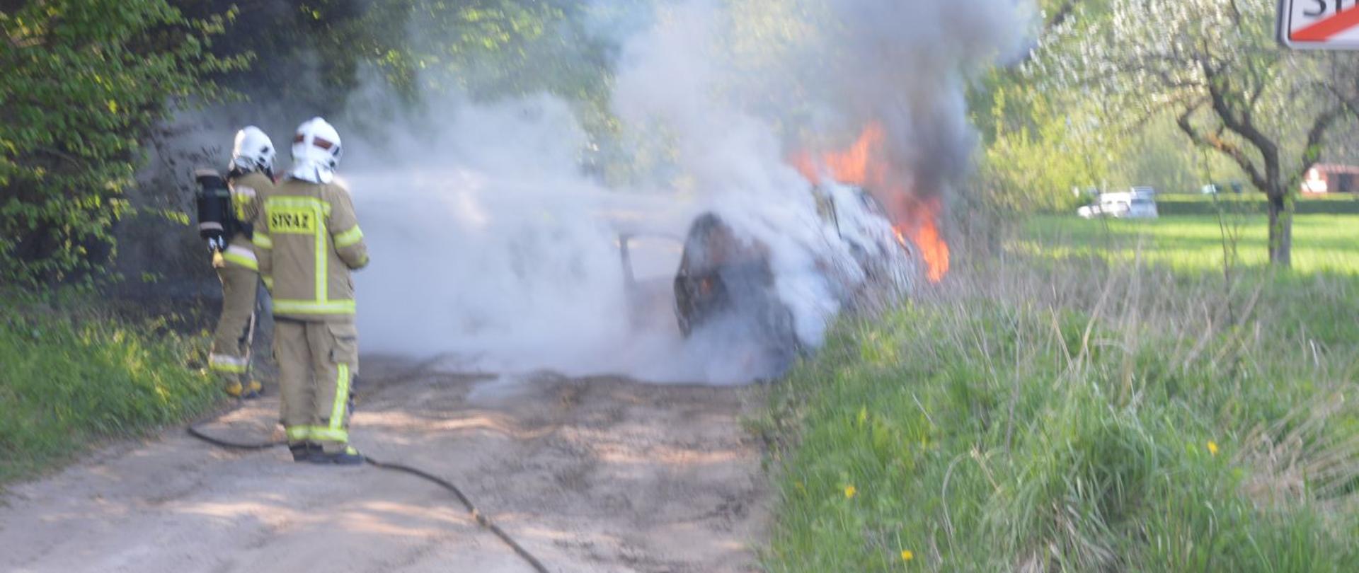 Pożar samochodu terenowego