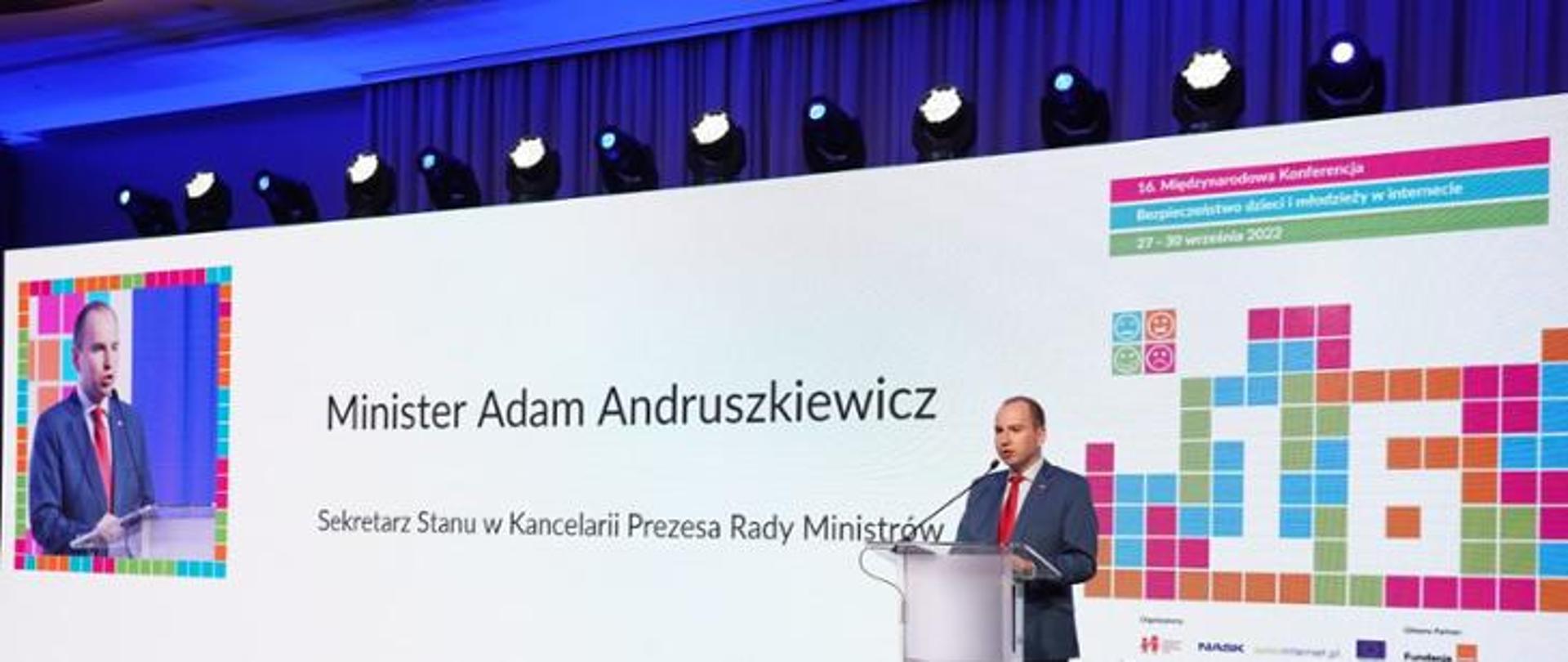 Konferencja Bezpieczeństwo Dzieci i Młodzieży - zdjęcie ministra Adama Andruszkiewicza