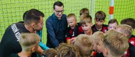 Premier Mateusz Morawiecki podczas spotkania z mieszkańcami Książa Wielkopolskiego - w nowoczesnej hali widowiskowo-sportowej.