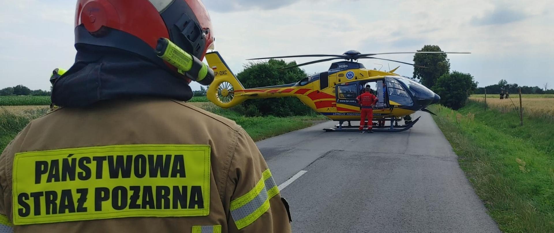 Zderzenie czołowe dwóch samochodów osobowych na DW458