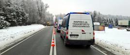 Inspektorzy z tarnowskiego oddziału małopolskiej ITD na miejscu wypadku w Breniu
