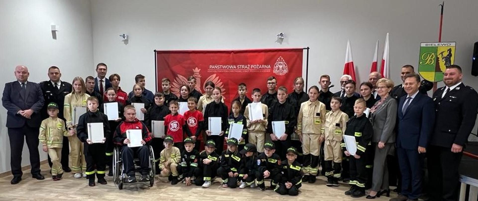 WRĘCZENIE PROMES DLA MŁODZIEŻOWYCH DRUŻYN POŻARNICZYCH Z TERENU POWIATU KOŚCIAŃSKIEGO