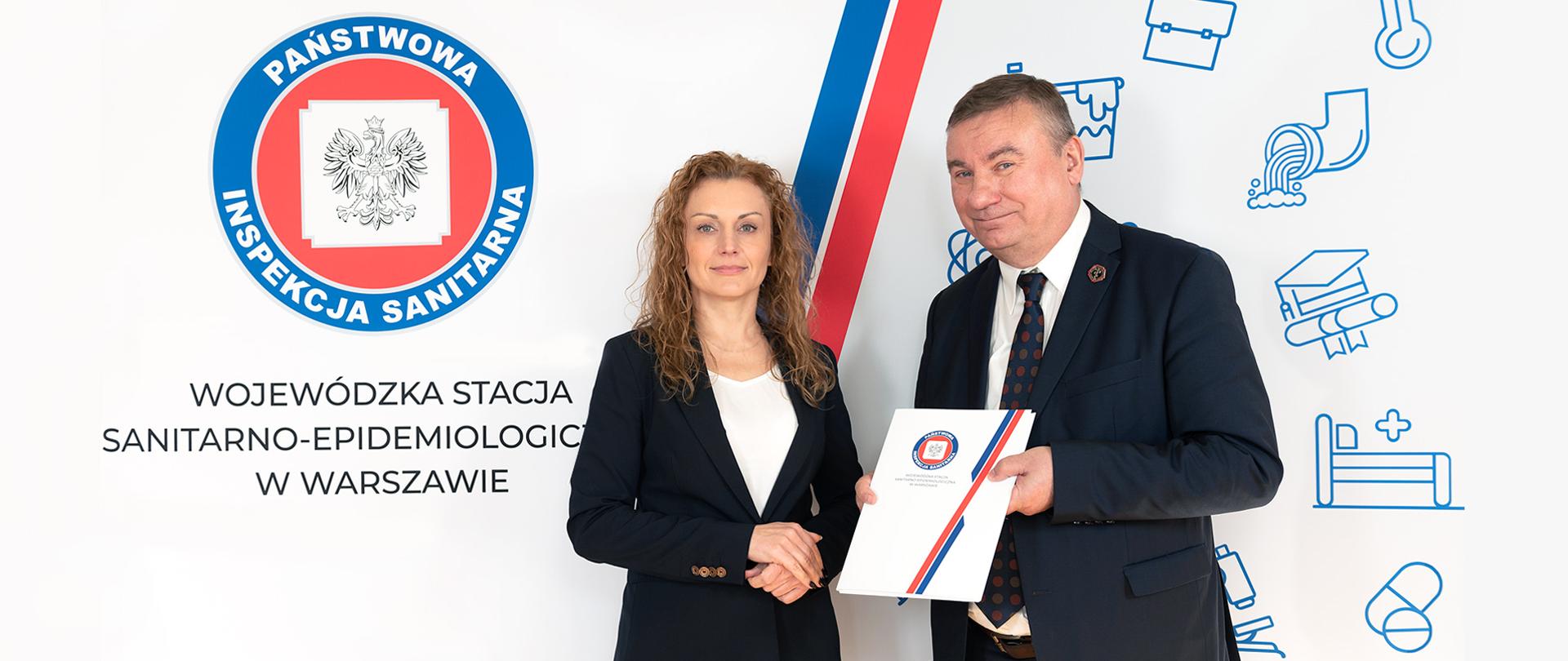 Pani Magdalena Kaczmarek, Mazowiecki Państwowy Wojewódzki Inspektor Sanitarny z nowo powołanym Państwowym Powiatowym Inspektorem Sanitarnym w Radomiu, Panem Witoldem Barwickim.