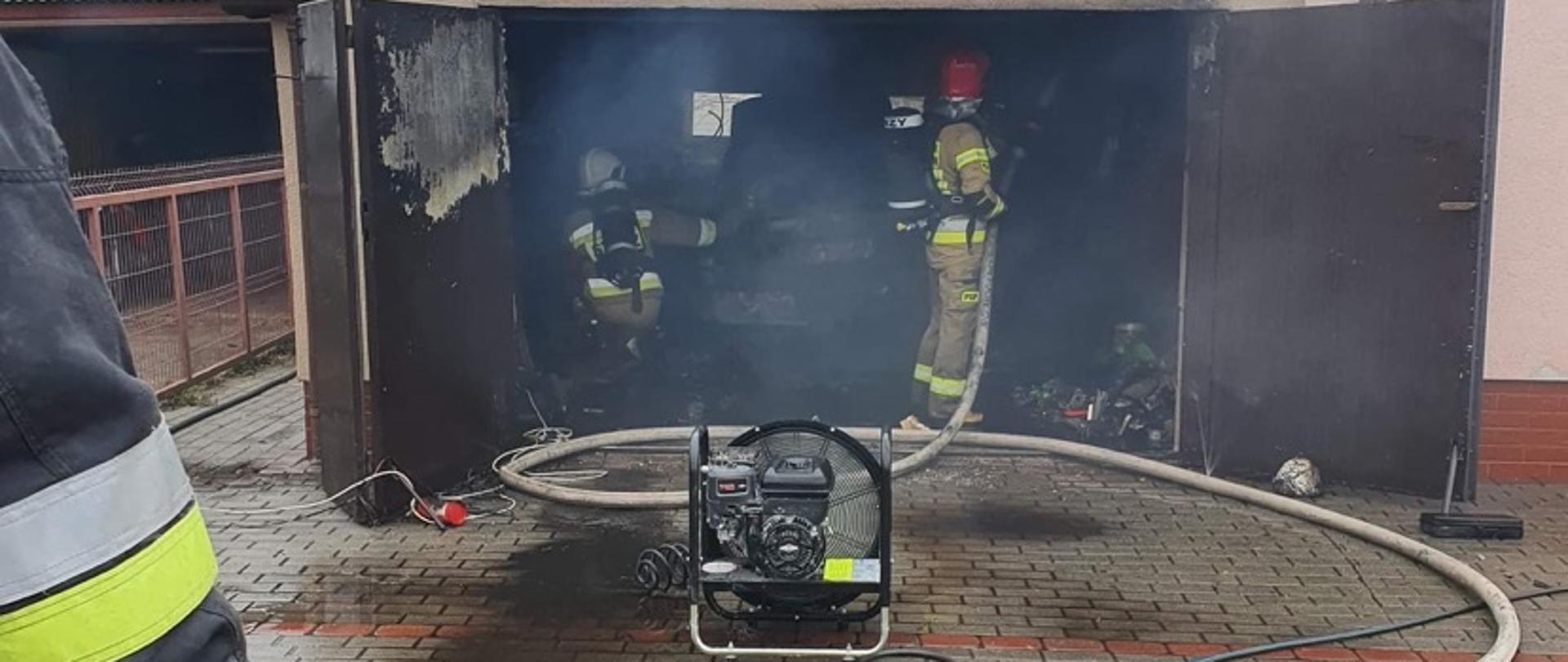 Pożar garażu w Żabnie (gm. Mogilno)