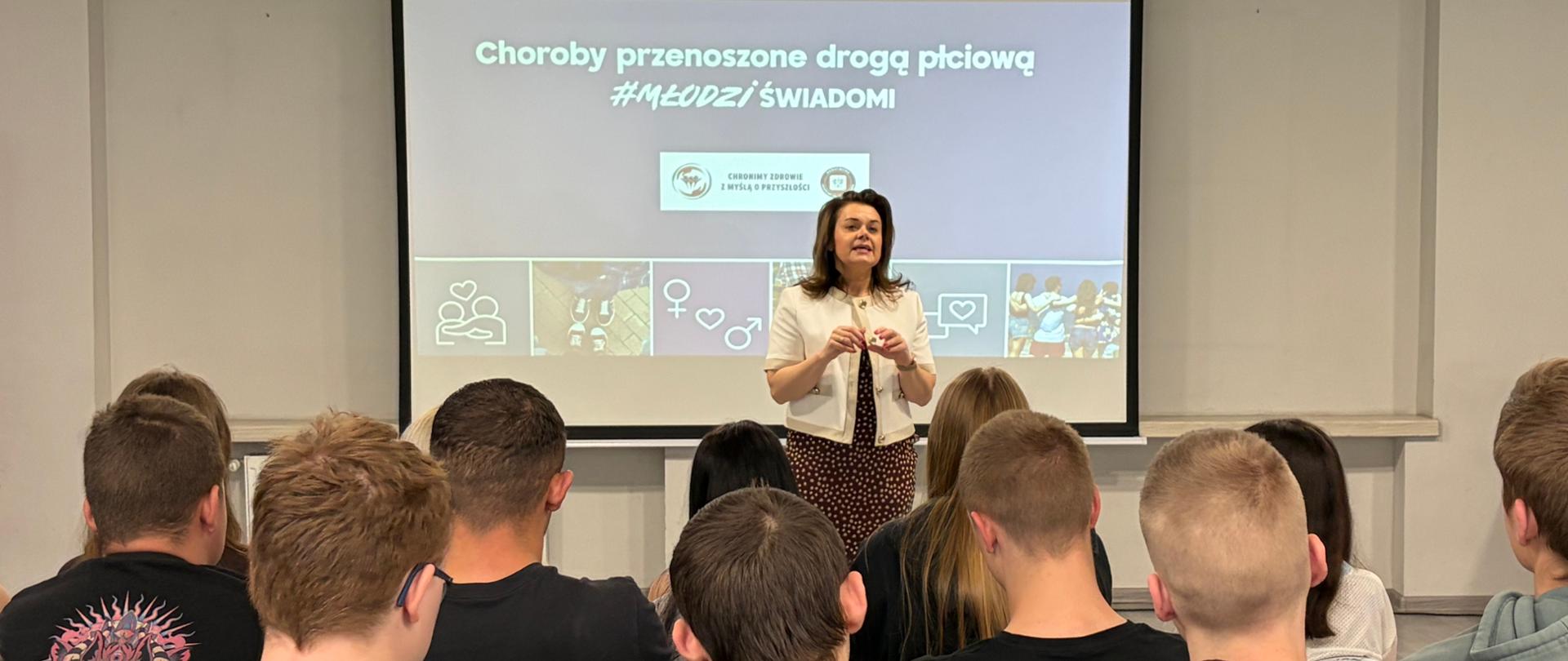 młodzież podczas prelekcji