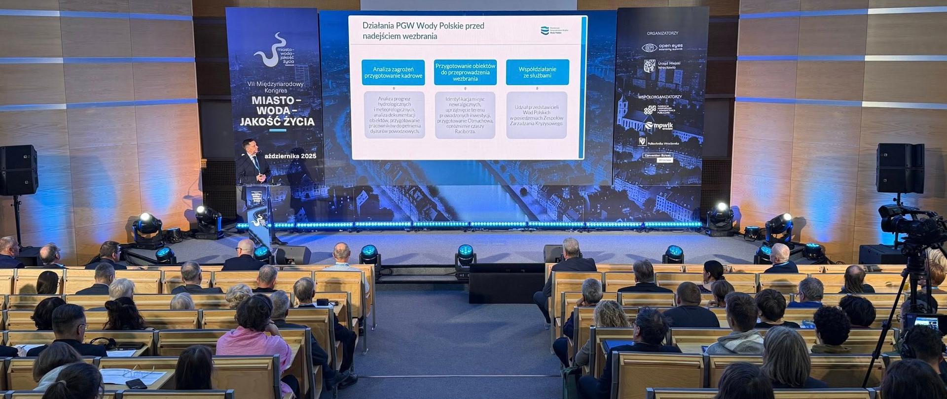 Mowę inauguracyjną podczas wydarzenia wygłosił prezes Wód Polskich Mateusz Balcerowicz