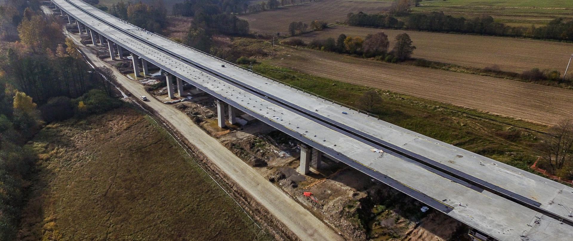 Na zdjęciu widać budowę drogi ekspresowej S3 odc. Kamienna Góra - granica państwa