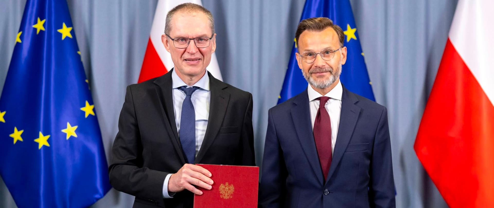 Andrzej Poczobut odbiera Kartę Polaka 