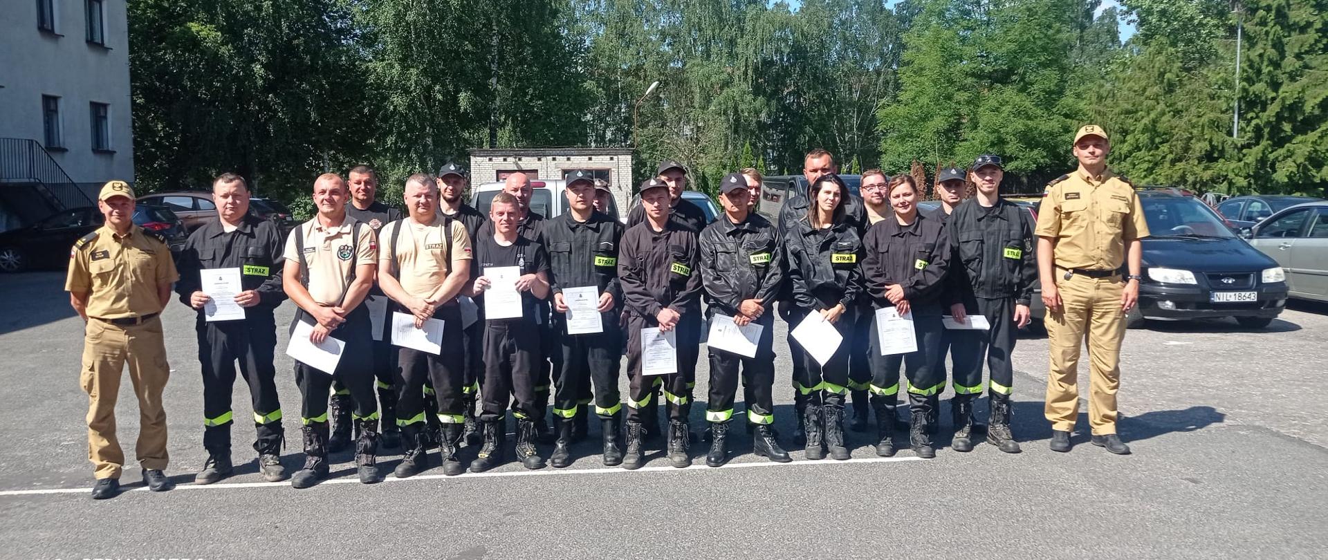 Pamiątkowe zdjęcie uczestników kursu 