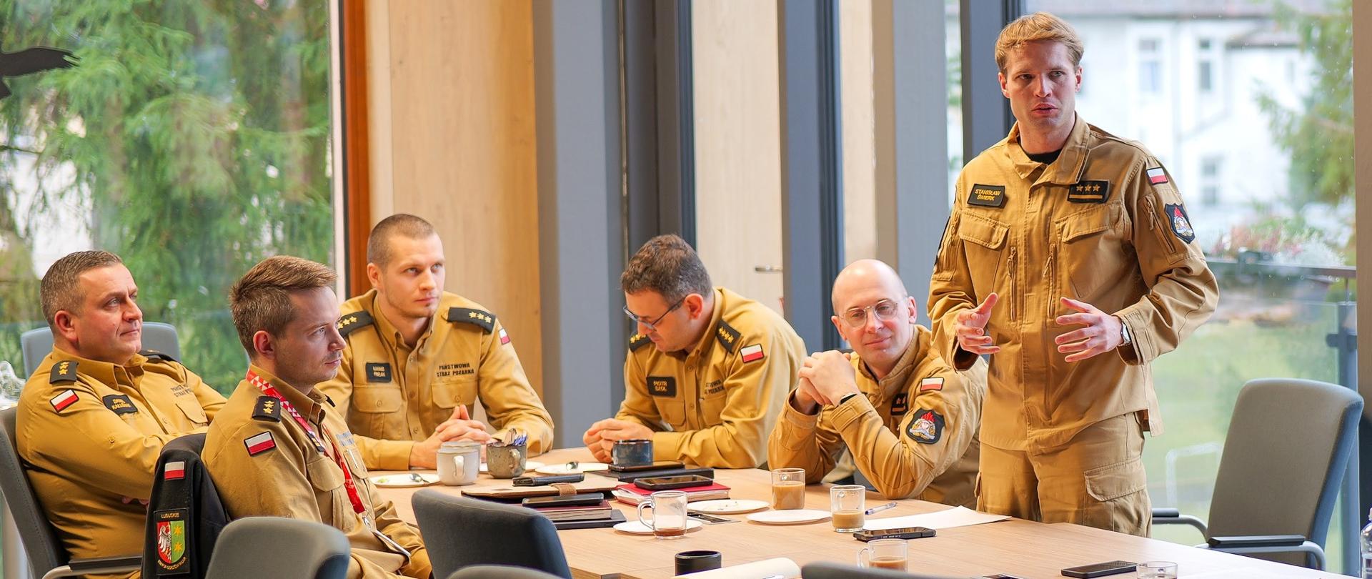 Strażacy przedstawia założenia nowych dokumentów dotyczących ochrony przeciwpożarowej lasów