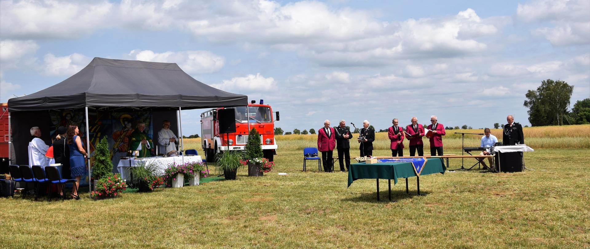 Obchody 20-lecia istnienia Ochotniczej Straży Pożarnej w Watkowie oraz uroczystość poświęcenia i nadania sztandaru jednostce