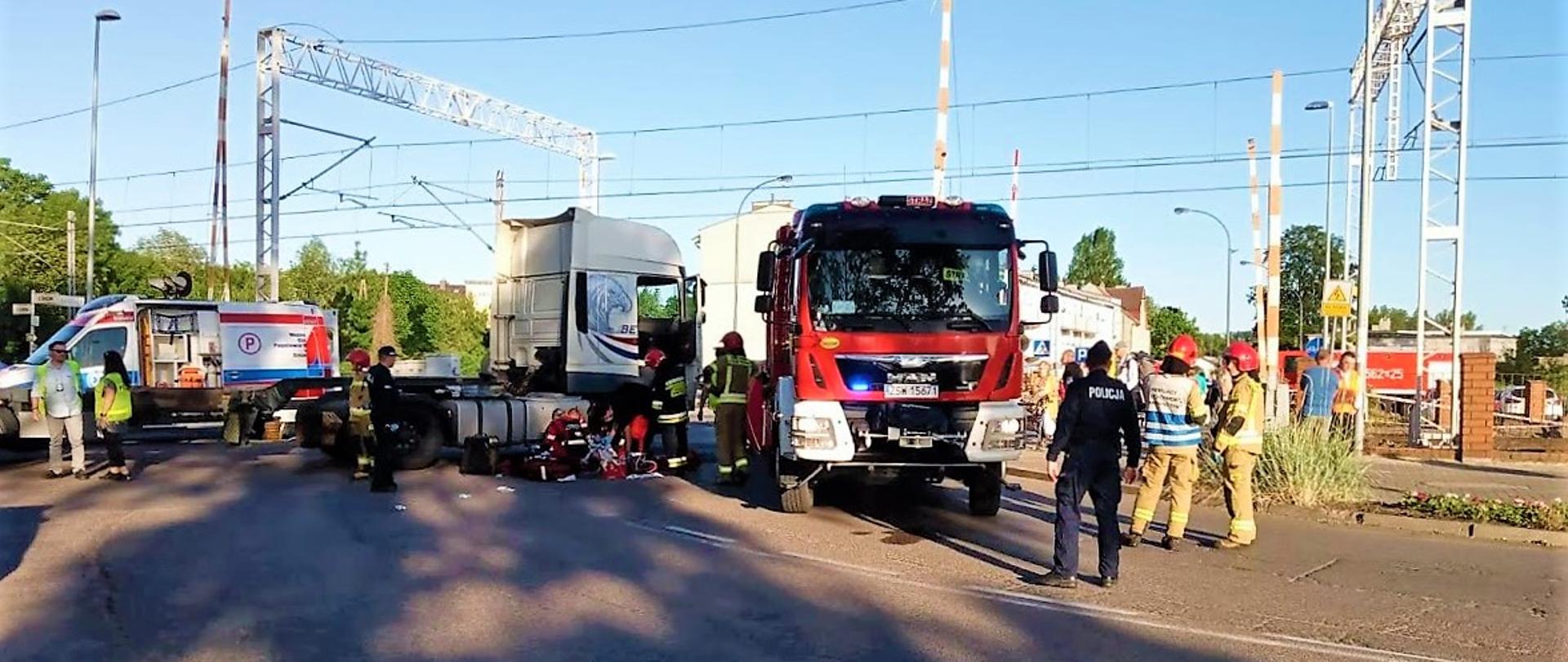 Wypadek z udziałem rowerzysty i samochodu ciężarowego