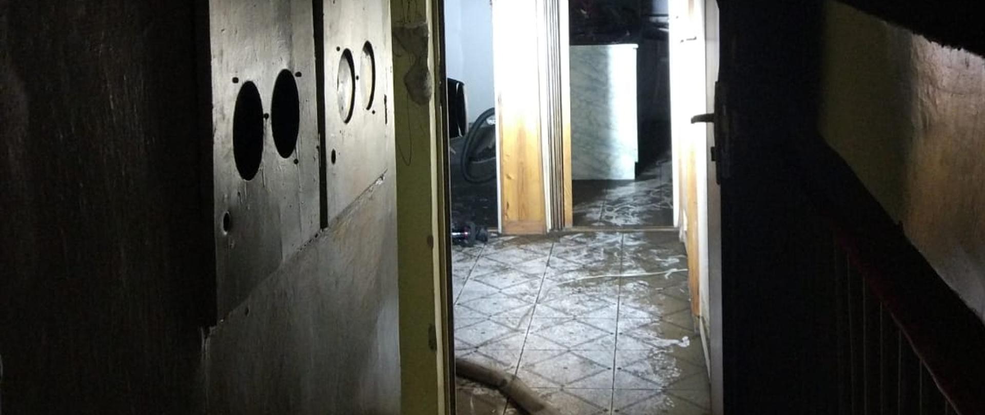 samochody gaśnicze podczas akcji ratowniczo-gaśniczej