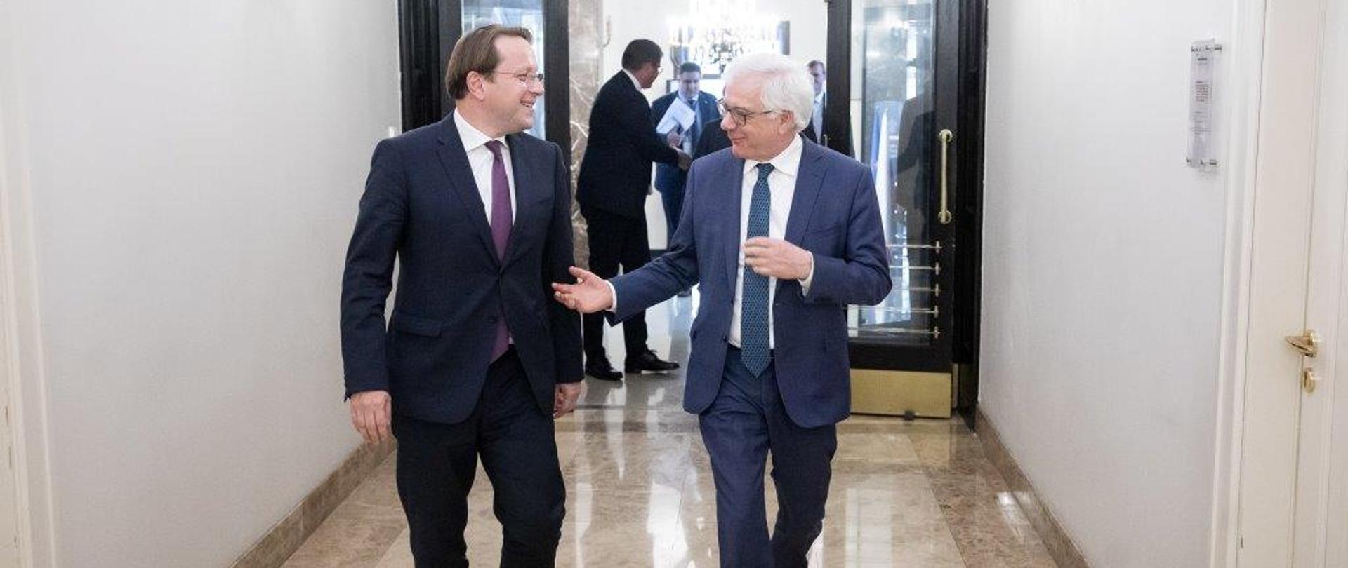 Minister Jacek Czaputowicz meets with EU Commissioner for Neighbourhood and Enlargement 
