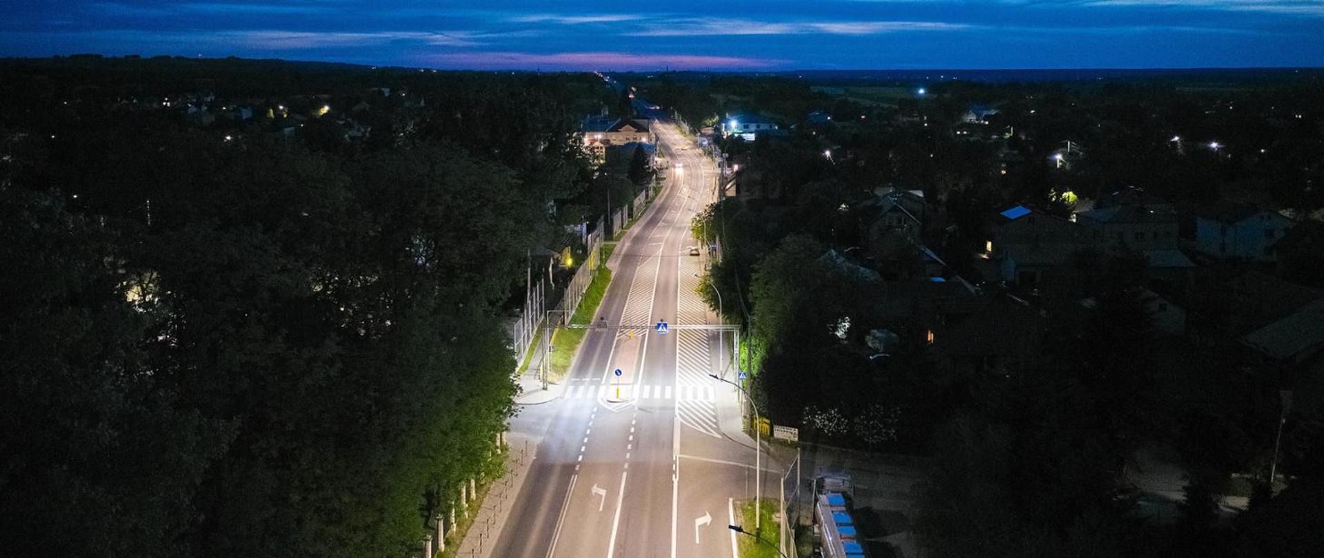 Widok z lotu ptaka na DK94 w Świlczy. Pora nocna.