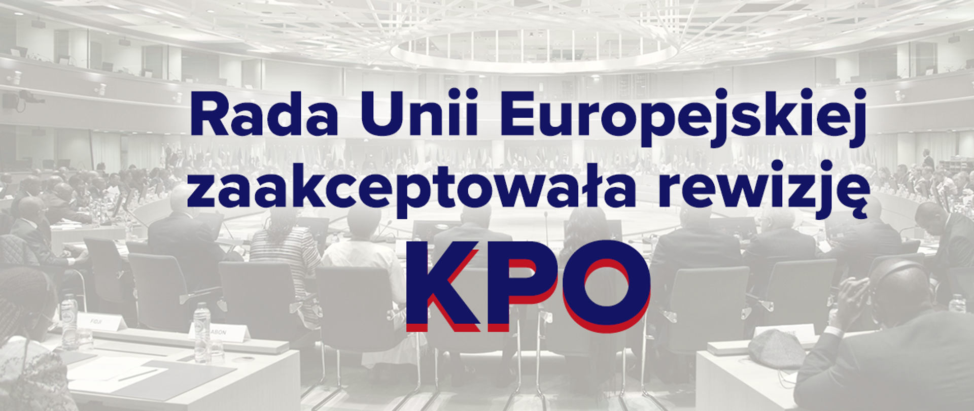Ludzie obradujący na sali posiedzeń Rady ECOFIN 