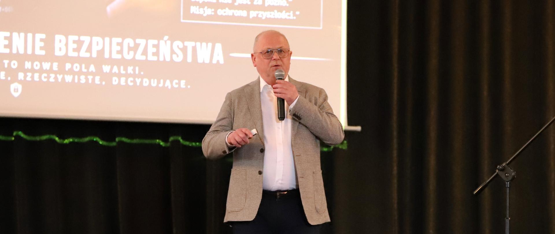 Prof. Mariusz J. Figurski, Deputy Director for Scientific Affairs