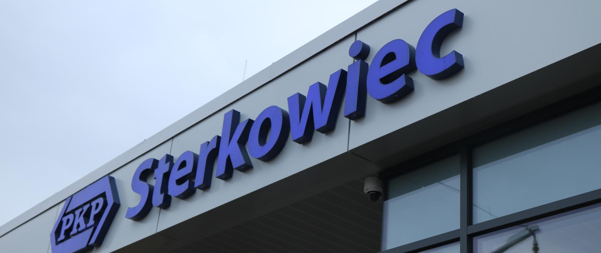 Dworzec kolejowy w Sterkowcu