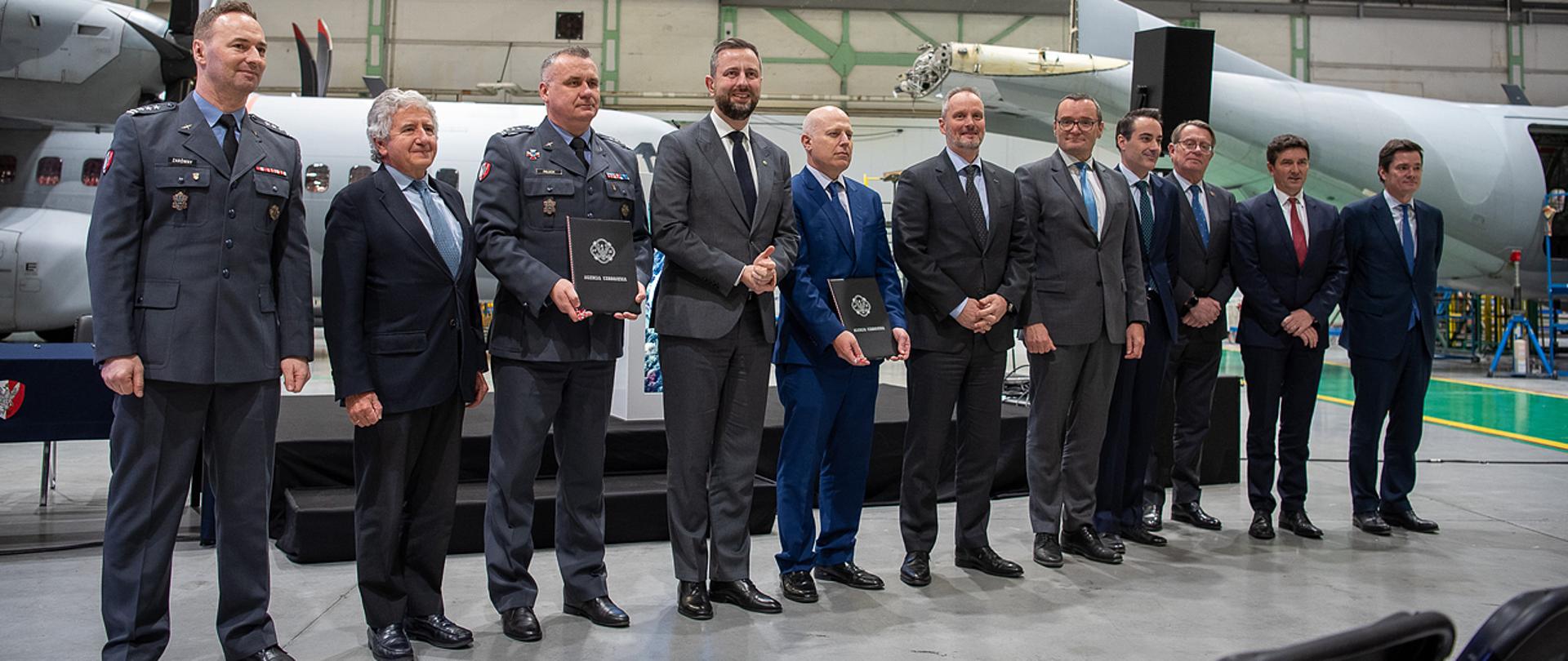 13 grudnia 2024 r. w siedzibie firmy Airbus Defence and Space w Warszawie, Władysław Kosiniak-Kamysz, wicepremier-minister obrony narodowej wziął udział w podpisaniu umowy na modernizację i unifikację samolotów C-295M CASA dla Wojska Polskiego. Fot. Maciej Nędzyński/CO MON