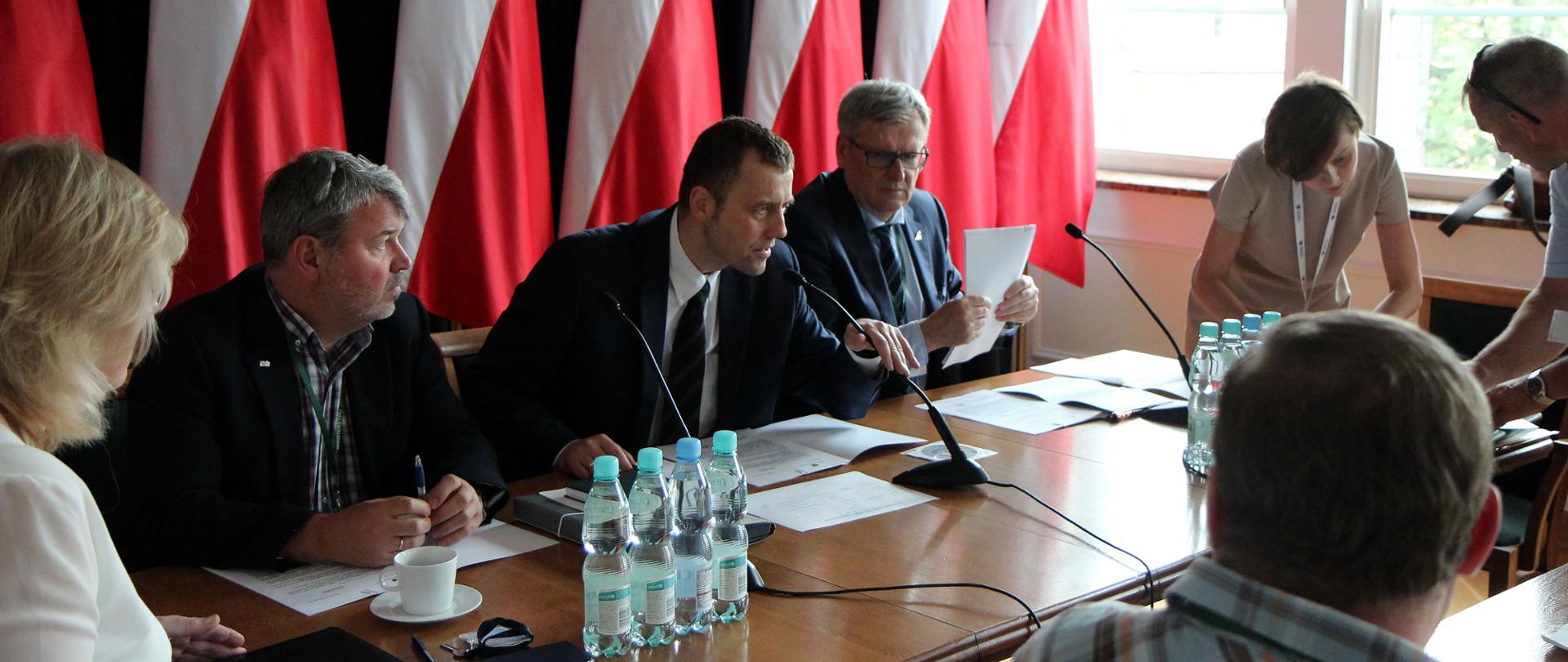 Wiceminister Mikołaj Wild podczas posiedzenia Zespołu