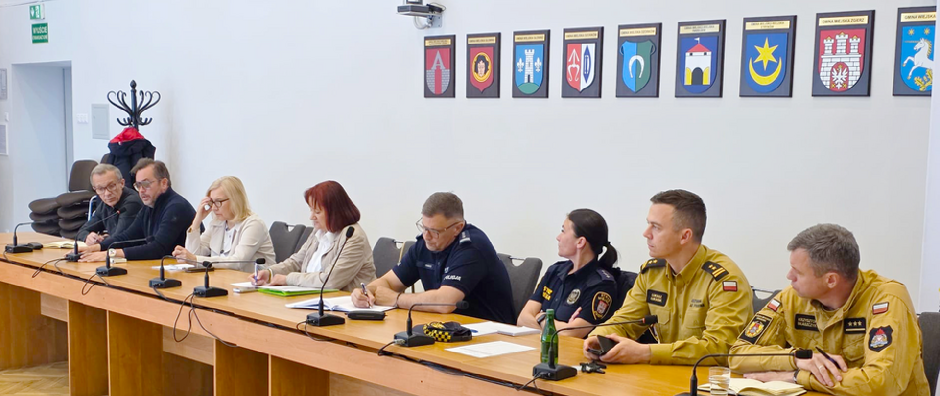 Zdjęcie przedstawia posiedzenie Powiatowego Zespołu Zarządzania Kryzysowego 