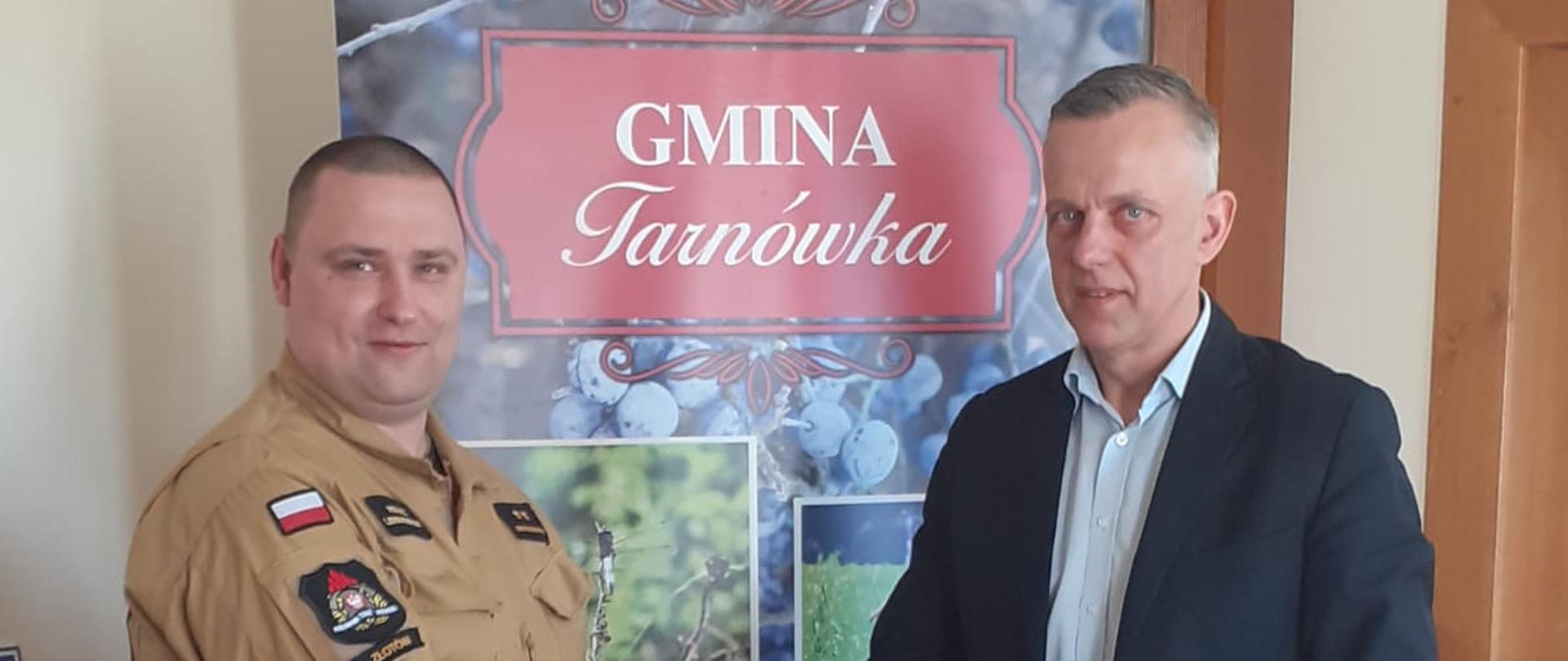 Na zdjęciu Komendant Powiatowy PSP w Złotowie oraz Wójt Gminy Tarnówka