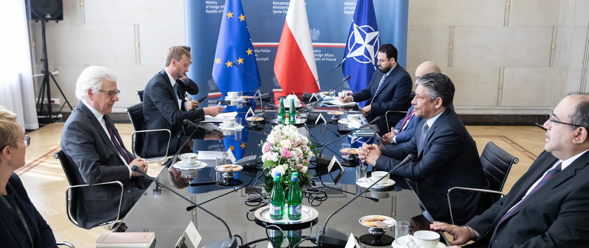 Spotkanie ministra Jacka Czaputowicza z doradcą dworu królewskiego Arabii Saudyjskiej