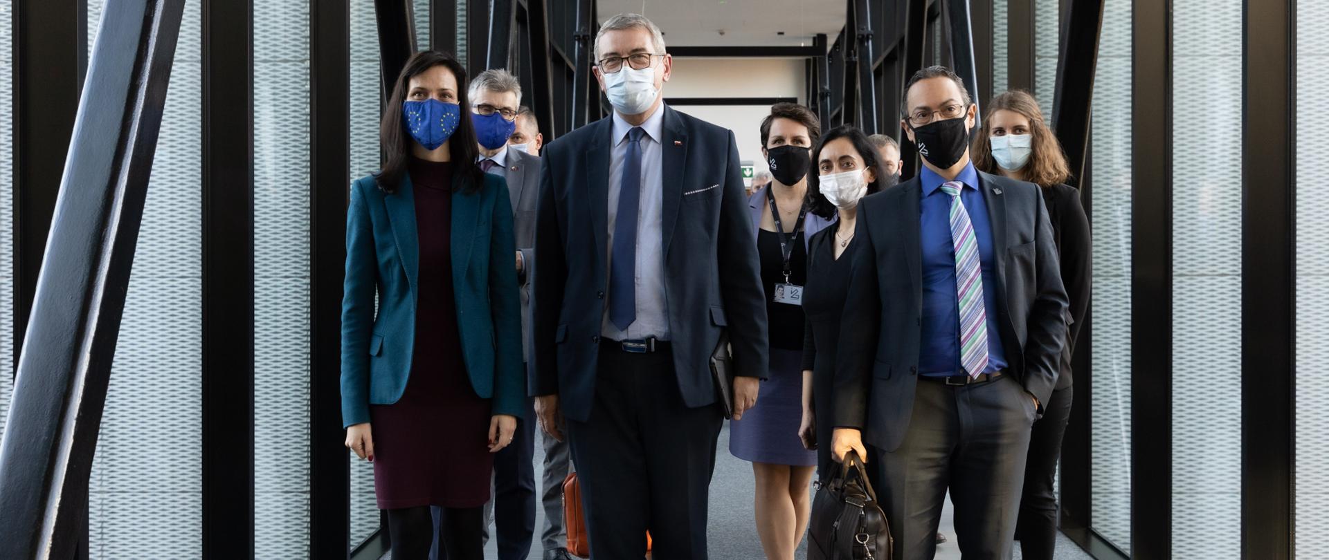 Spotkanie wiceministra Wojciecha Murdzka z komisarz UE ds. badań, innowacji, edukacji i kultury Mariyą Gabriel, wiceminister Wojciech Murdzek i komisarz Mariyą Gabriel w towarzystwie swoich delegacji.