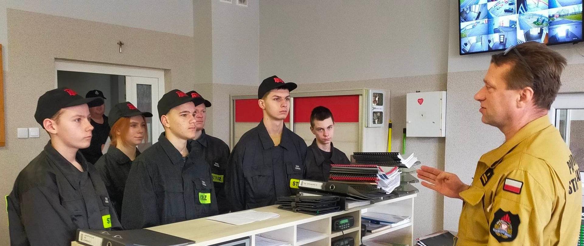 Młodzieżowa Drużyna Pożarnicza z wizytą w Komendzie Powiatowej PSP w Miliczu