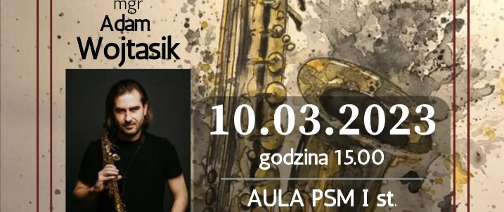 Na zdjęciu znajduje się grafika saksofonu w ciemnozłotym, szarym i czarnym kolorze, na zdjęciu w czarnej koszulce z krótkim rękawem znajduje się saksofonista, który trzyma saksofon sopranowy w prawej ręce. Napisy na plakacie są w kolorach białym i czarnym. Tło plakatu to kolor szary. Ramki ozdobne w kolorze czerwonym.