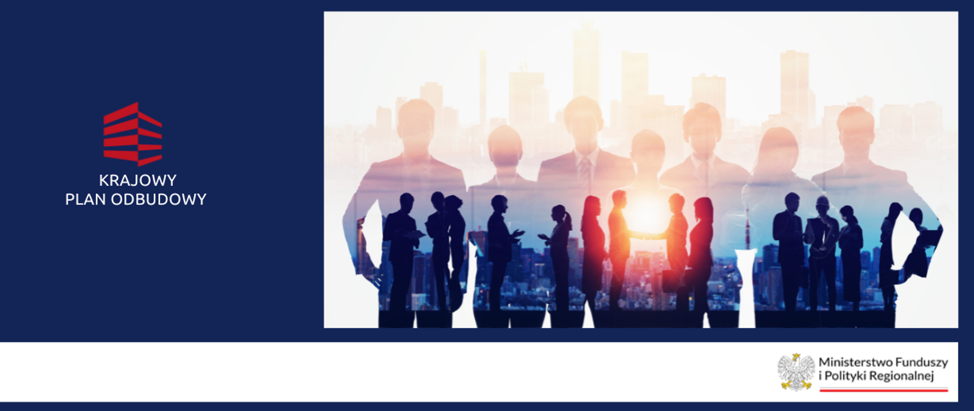 Fotografia przedstawiająca grupę ludzi dyskutujących ze sobą, po lewej stronie logo KPO z napisem Krajowy Plan Odbudowy