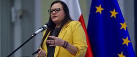 Minister funduszy i polityki regionalnej Małgorzata Jarosińska-Jedynak na konferencji prasowej w MFiPR