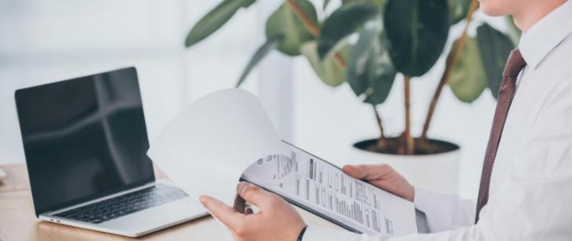 Człowiek z wnioskiem 