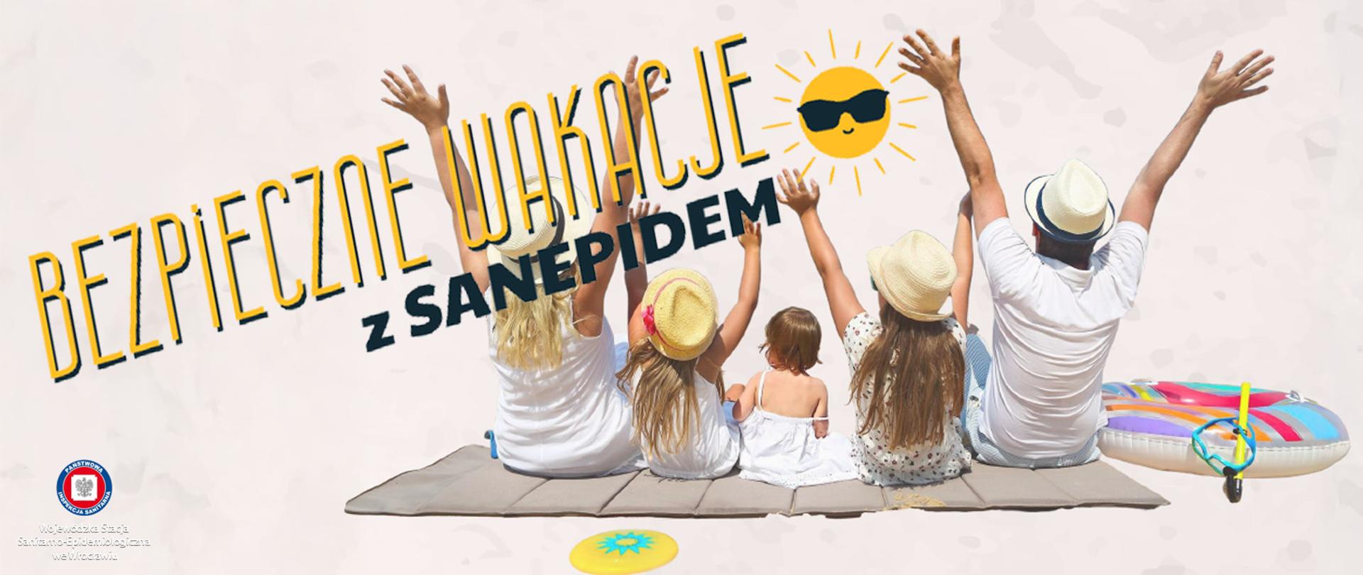 Rodzina siedząca tyłem na macie piknikowej wyciągające ręce do słońca