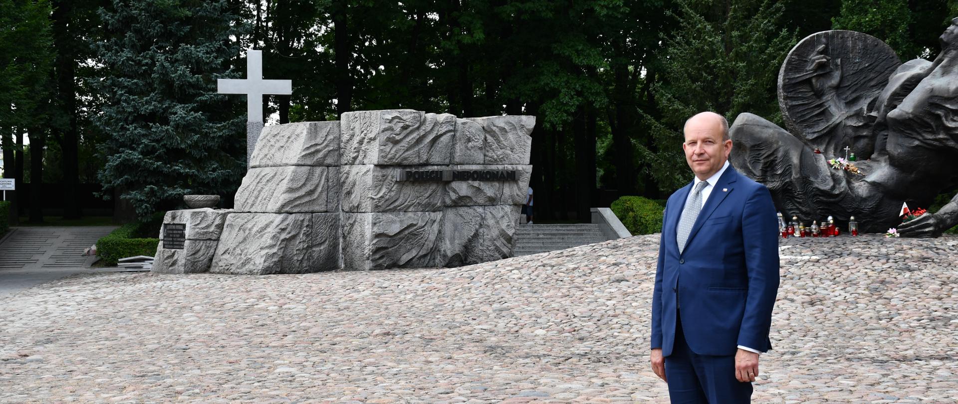 Przywrócenie krzyża na Cmentarzu Powstańców Warszawy na Woli