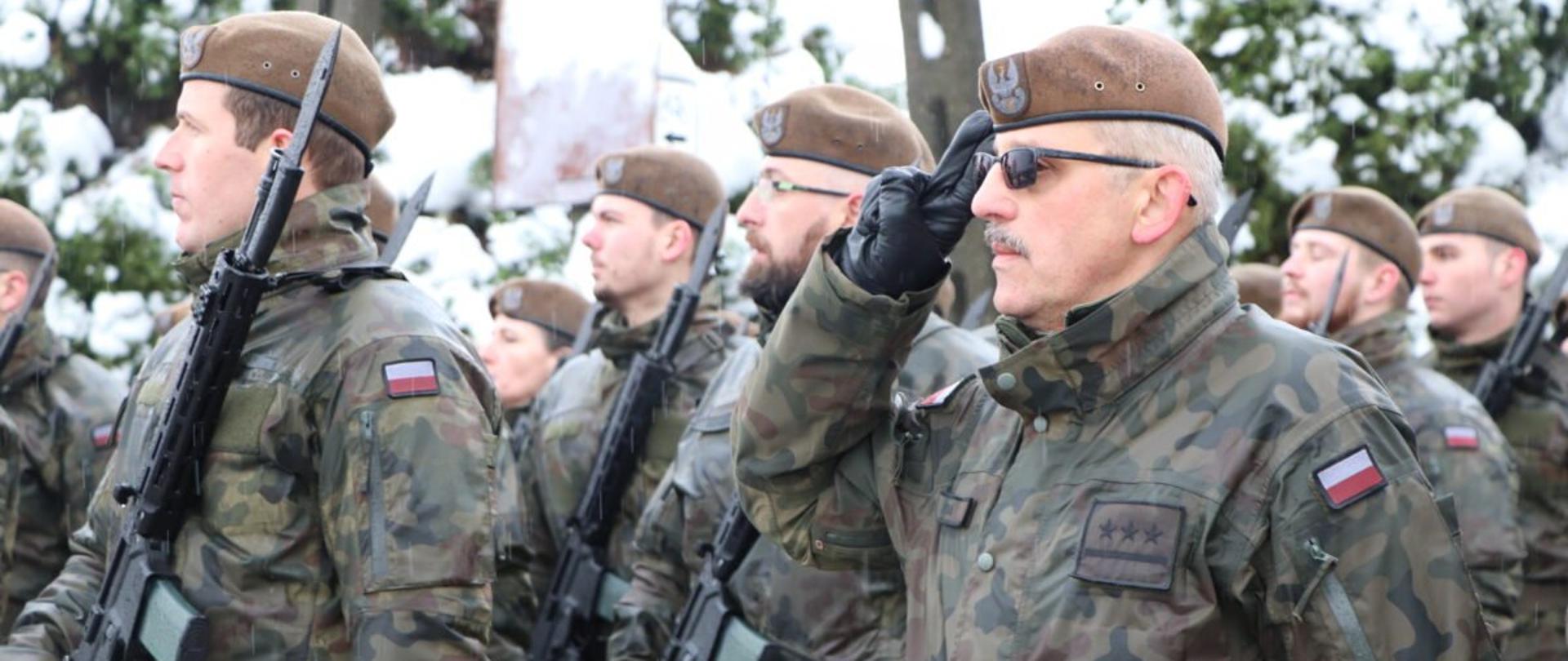 Podkarpaccy żołnierze Wojsk Obrony Terytorialnej podczas przysięgi wojskowej