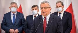 Minister infrastruktury Andrzej Adamczyk podczas konferencji prasowej poinformował o ogłoszeniu przetargu na zaprojektowanie i budowę odcinka drogi ekspresowej S19 Dukla - Barwinek (granica państwa ze Słowacją)