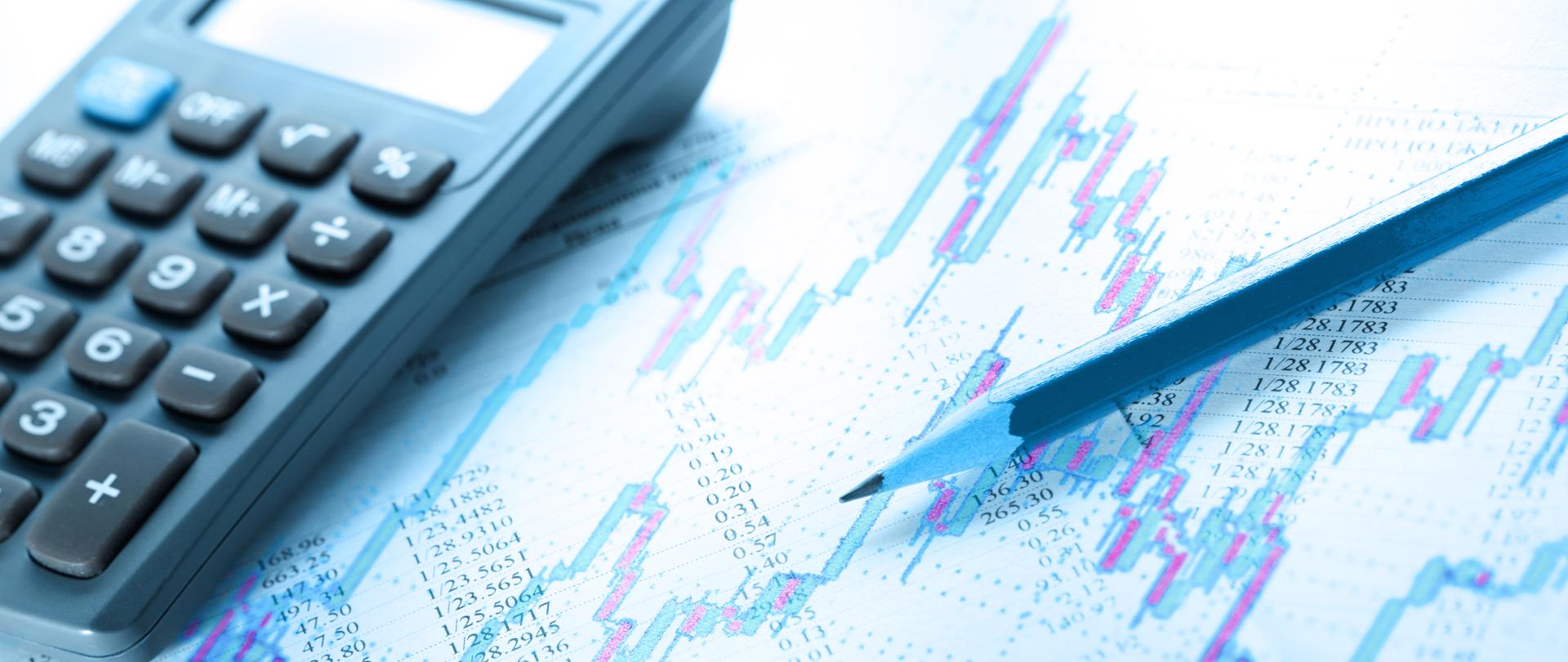 Dane statystyczne, kalkulator w lewym górnym rogu, ołówek