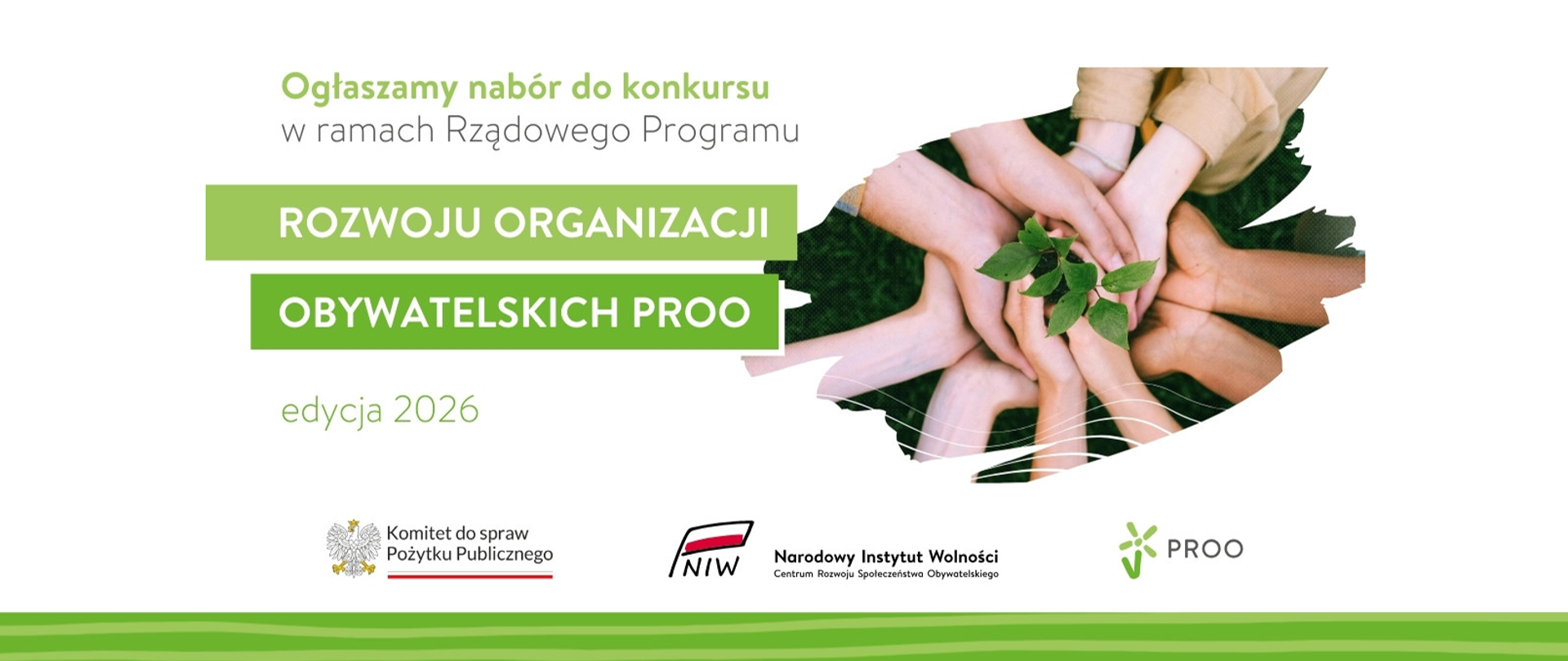 Grafika informuje o naborze do konkursu dla organizacji pozarządowych. Po lewej tekst: Ogłaszamy nabór do konkursu w ramach Rządowego Programu Rozwoju Organizacji Obywatelskich PROO edycja 2026. Po prawej symboliczne zdjęcie – ujęcie z góry, widocznych jest pięć par dłoni złożonych razem w formę koszyczka. Wspólnie trzymają niedużą sadzonkę rośliny. W dolnej części grafiki loga: Komitet do spraw Pożytku Publicznego, Narodowy Instytut Wolności, logo programu PROO.