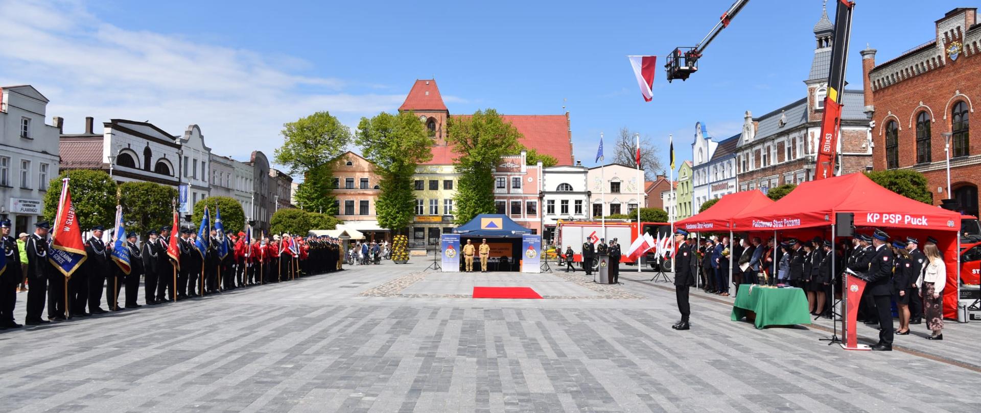 Na zdjęciu rynek w Pucku podczas Powiatowego Dnia Strażaka