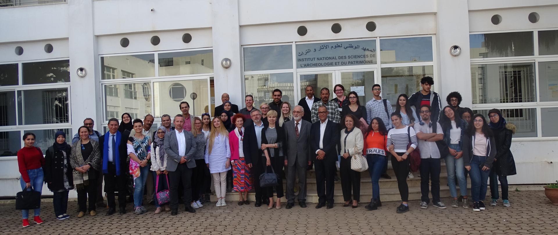 zdjęcie grupowe przed INSAP, Rabat