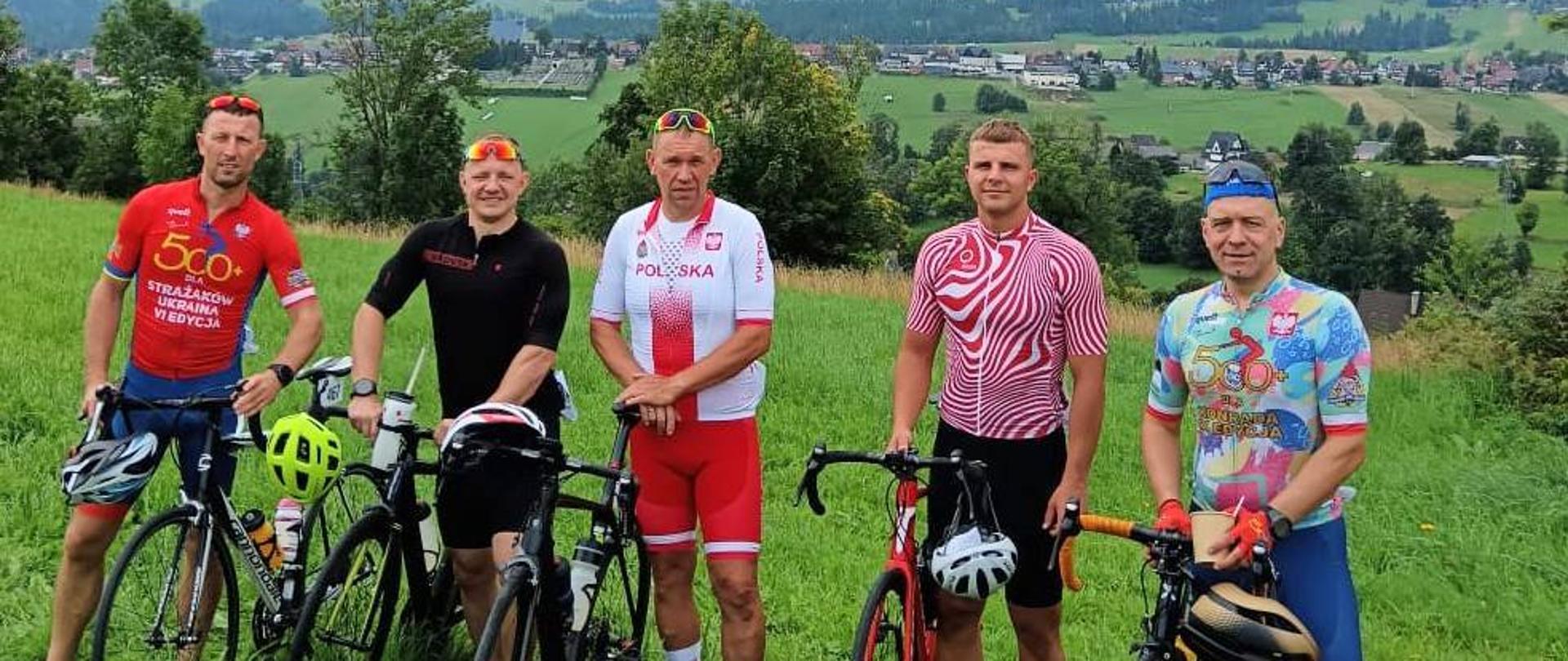 Zdjęcie przedstawia uczestników Strażacy znowu na rowerach