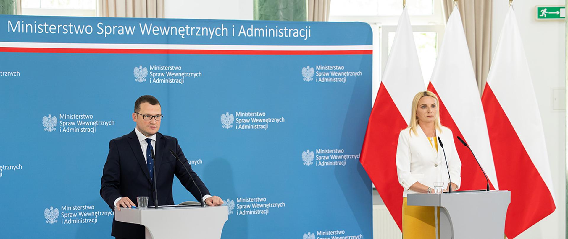 The photo shows Deputy Minister Paweł Szefernaker and Minister-Member of the Council of Ministers Agnieszka Ścigaj standing behind the podiums.