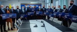 Przekazanie samorządowcom z powiatu białostockiego promes inwestycyjnych pierwszej edycji Programu Inwestycji Strategicznych w ramach Polskiego Ładu