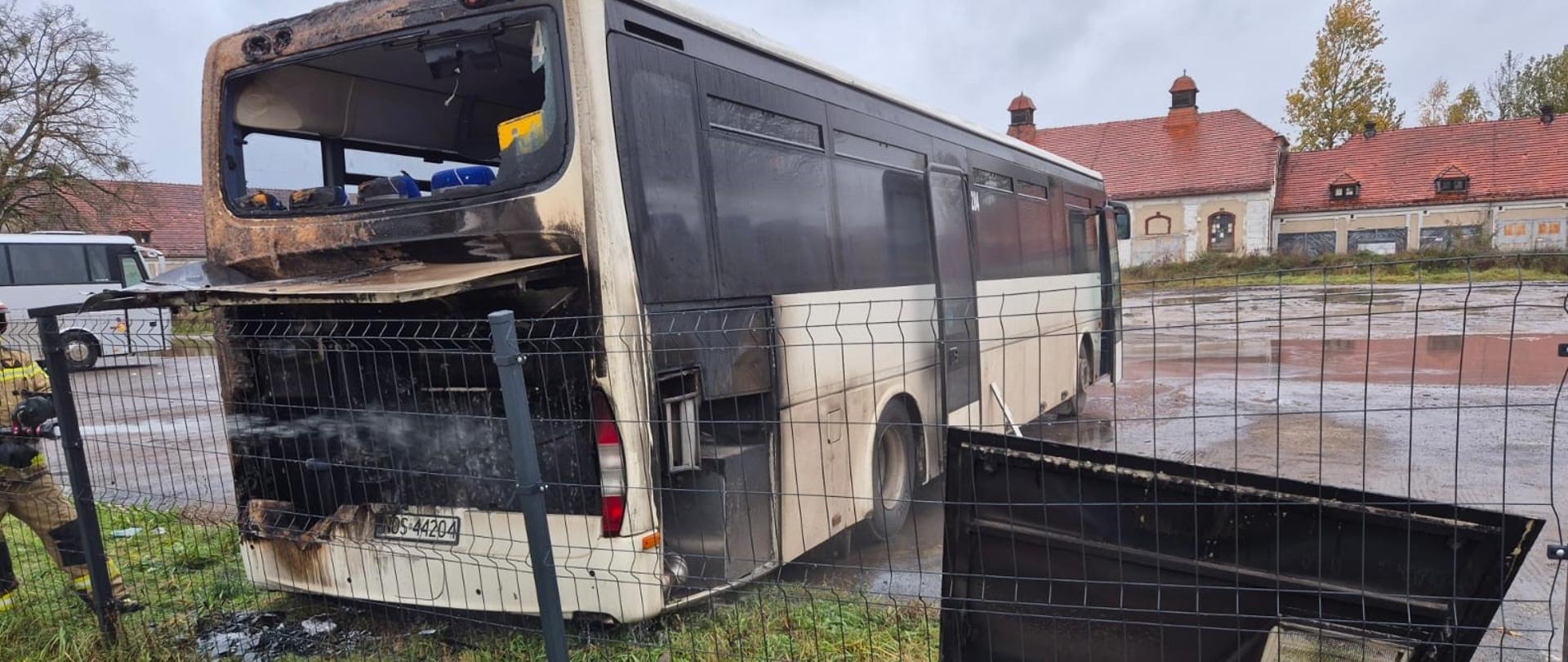 Pożar samochodu osobowego i autobusu
