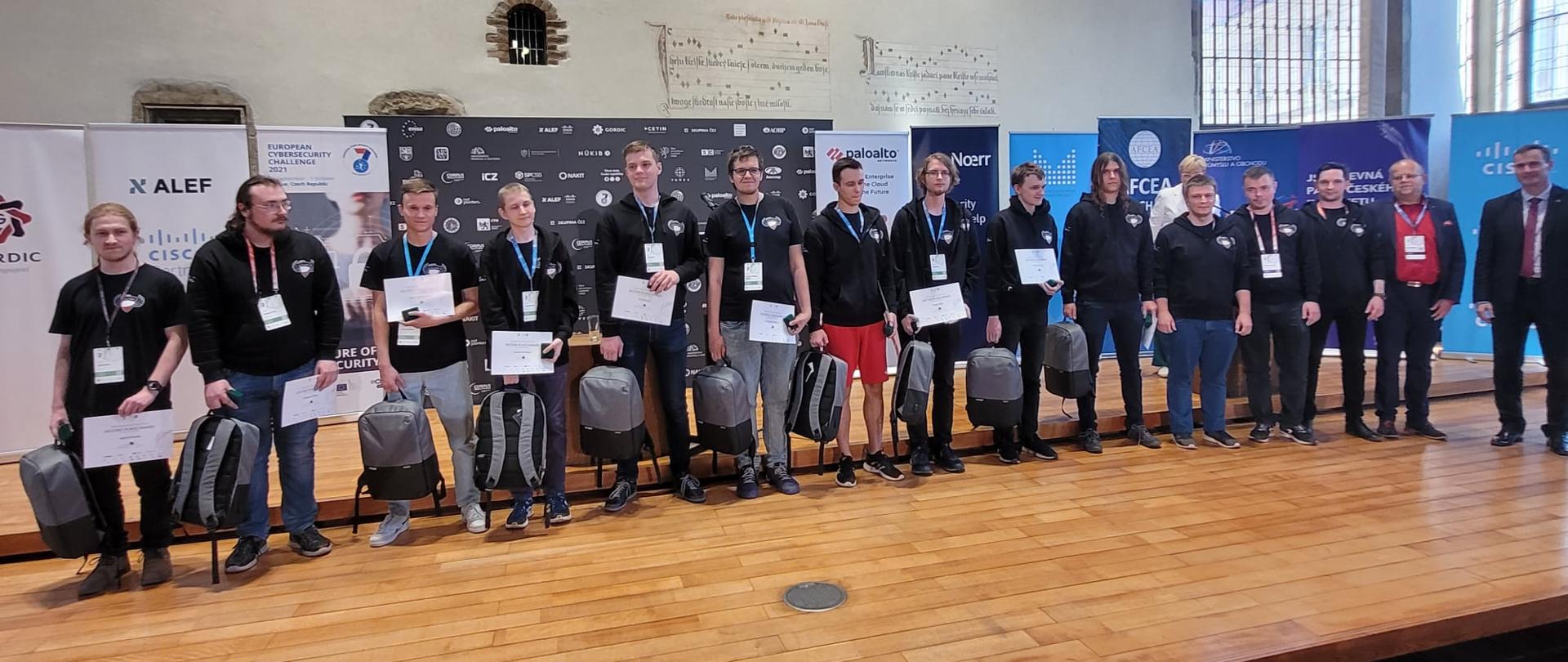 Zdjęcie polskiej reprezentacji europejskiego turnieju cyberbezpieczeństwa